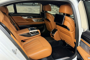 Mietwagen BMW 740 M Sport(19-22) - Foto 9