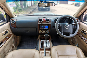 Mietwagen Isuzu MU7 - Foto 3