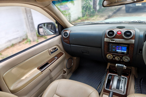 Mietwagen Isuzu MU7 - Foto 4